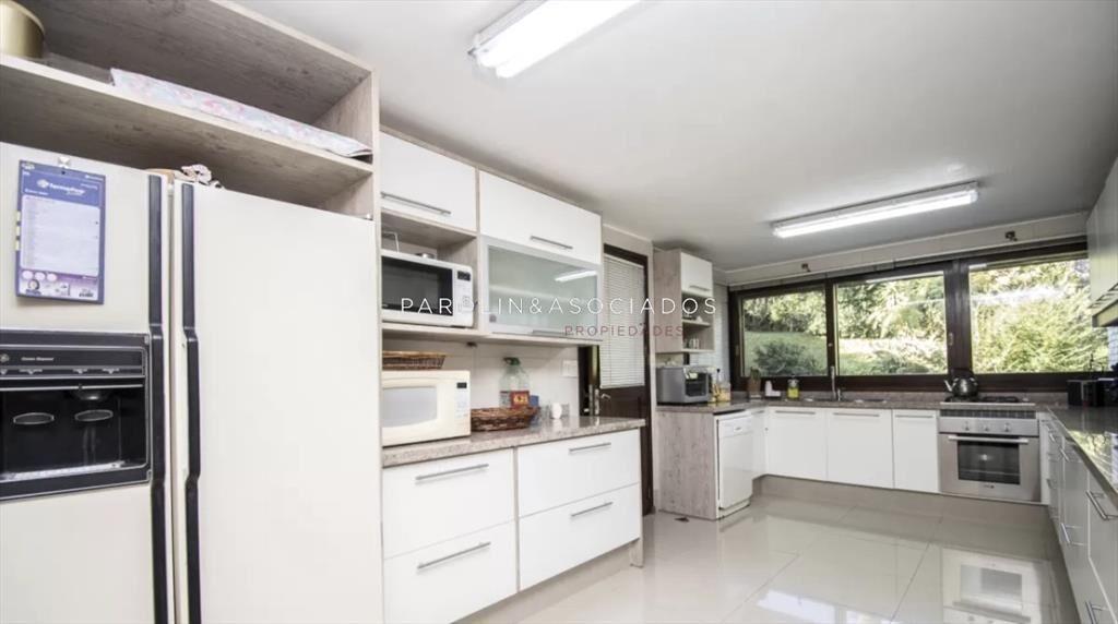 Excelente Casa de 4 Dormitorios en Playa Mansa,