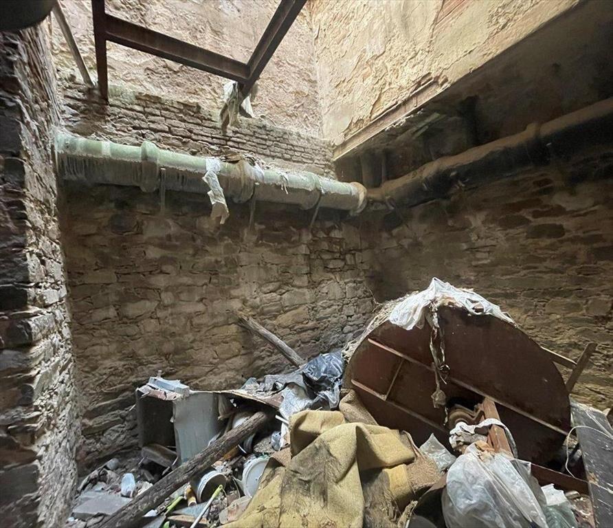 Venta de gran local comercial a reciclar Ciudad Vieja 2146m