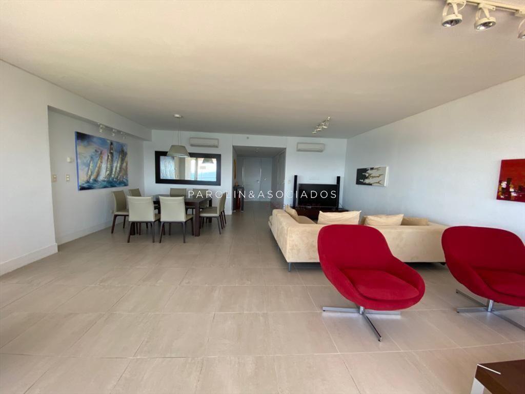 Apartamento en venta de 3 dormitorios en edificio