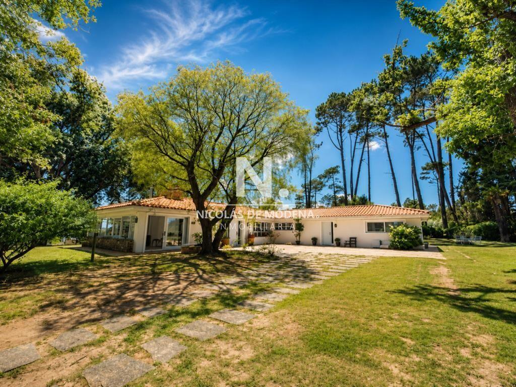 En venta casa de 5 dormitorios en Punta del Este,