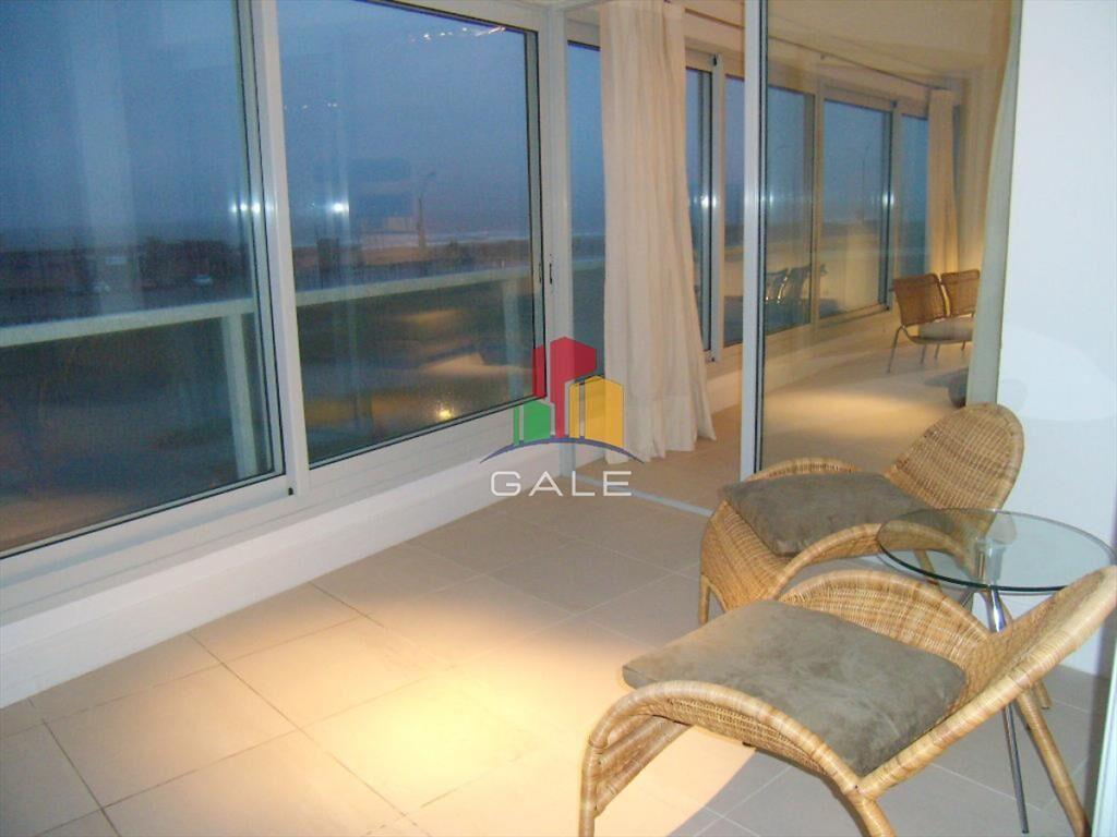 Apartamento en Brava, 3 dormitorios *