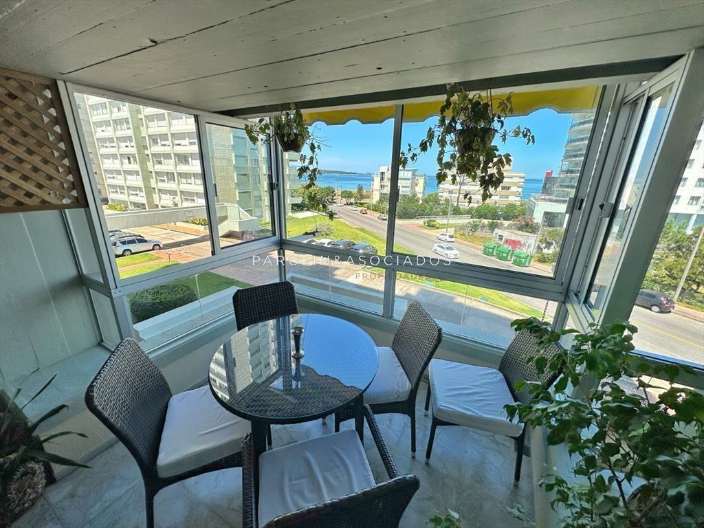 Hermoso apartamento en venta a pasos del mar