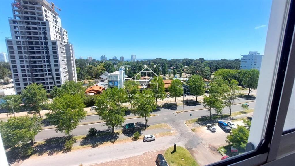 Apartamento en venta de dos dormitorios en Avda