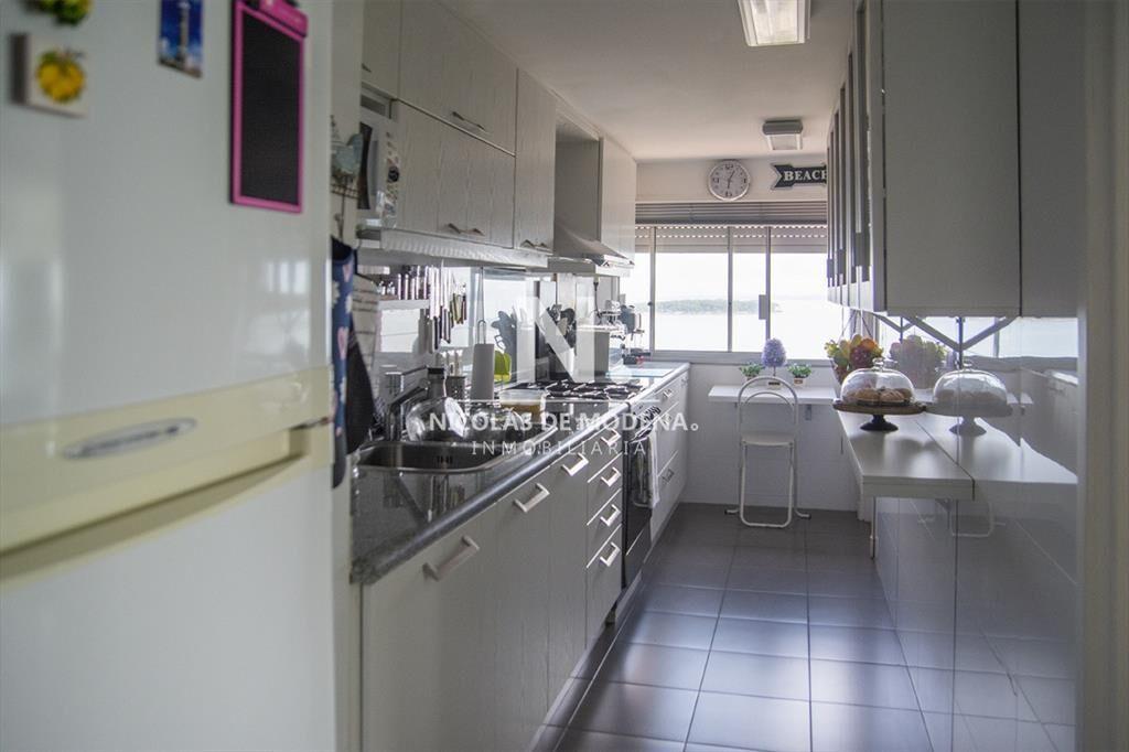 Apartamento de 3 dormitorios a la venta, a pasos