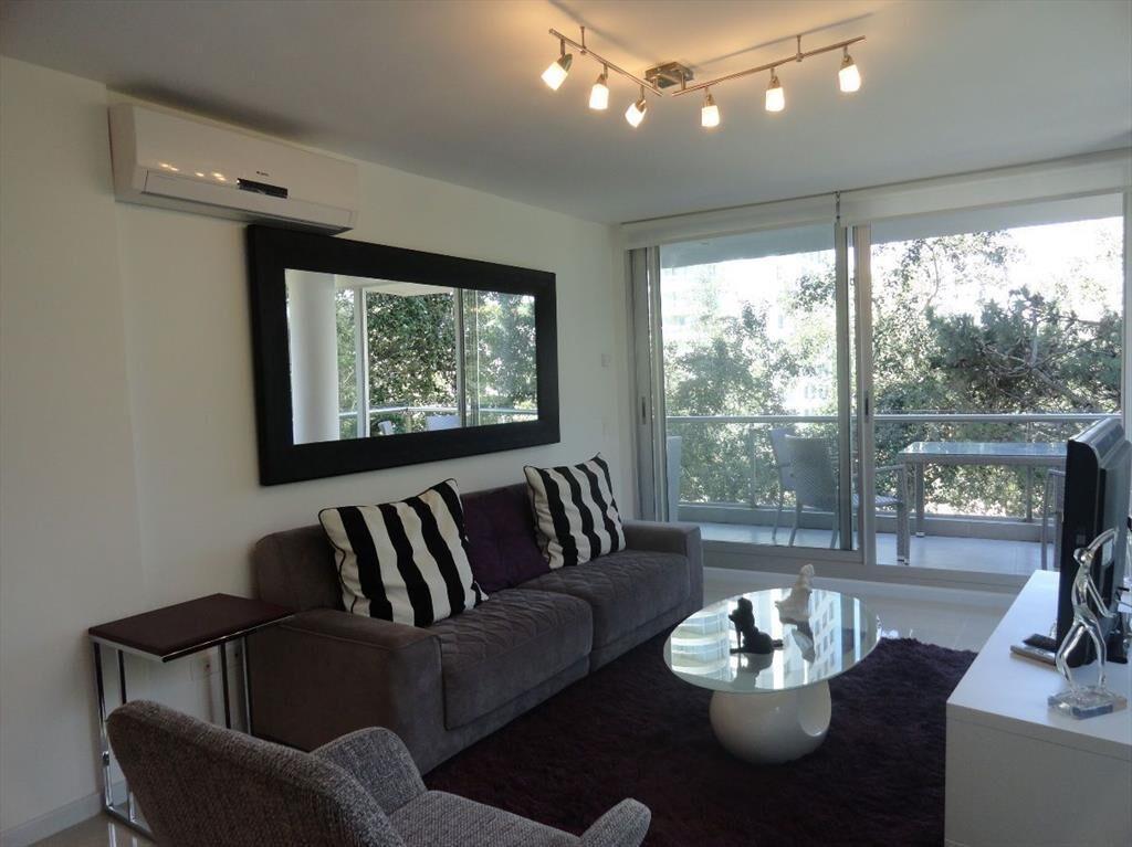 Amplia terraza, aire acondicionado en todos los ambientes