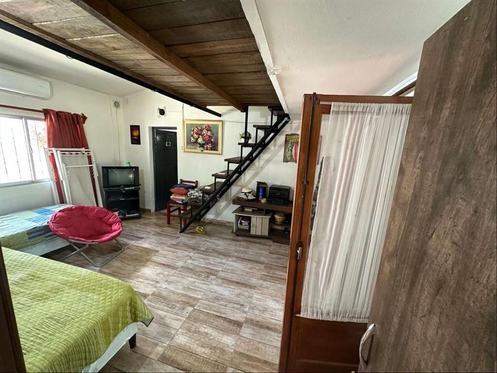 Exclusiva Residencia en San Luis: Amplio Terreno con Acceso