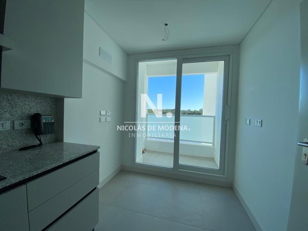 Vende departamento en Brava Punta del Este de 3