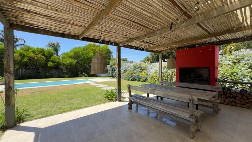 Casa de 4 dormitorios en alquiler anual , Punta ,