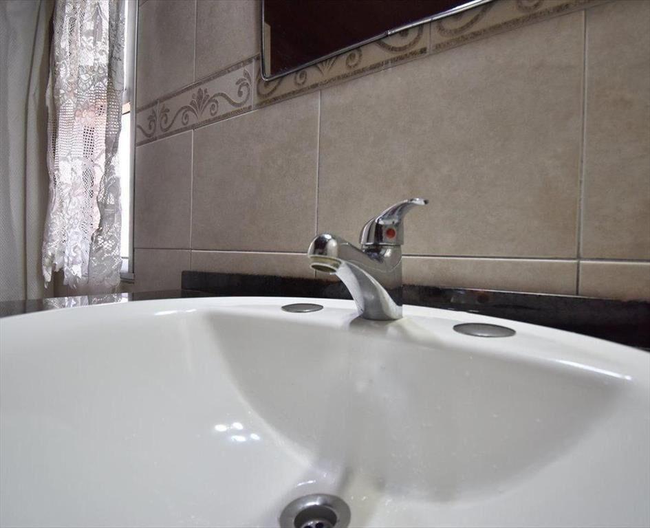 CASA CON APARTAMENTO Y PISCINA EN VENTA EN COLONIA