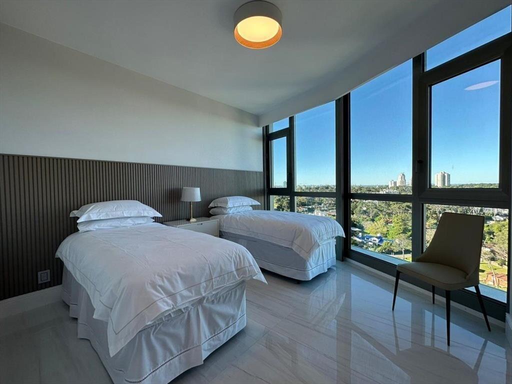 Apartamento 3 dormitorios en alquiler en Fendi
