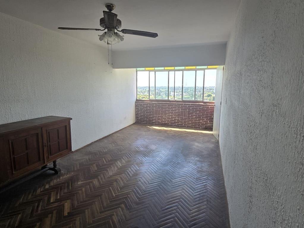 Piso alto, excelente vista y luminosidad, muy comodo.