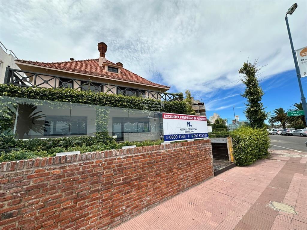 Casa de gran tamaño ubicada a pasos del Mar
