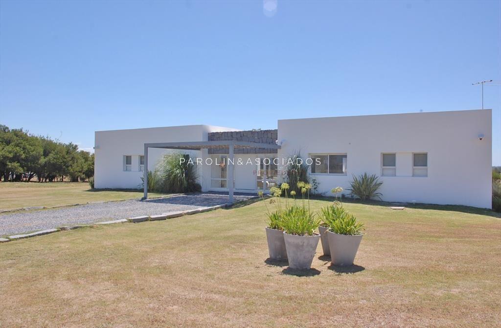 Casa en Alquiler con piscina en El Quijote Chacras