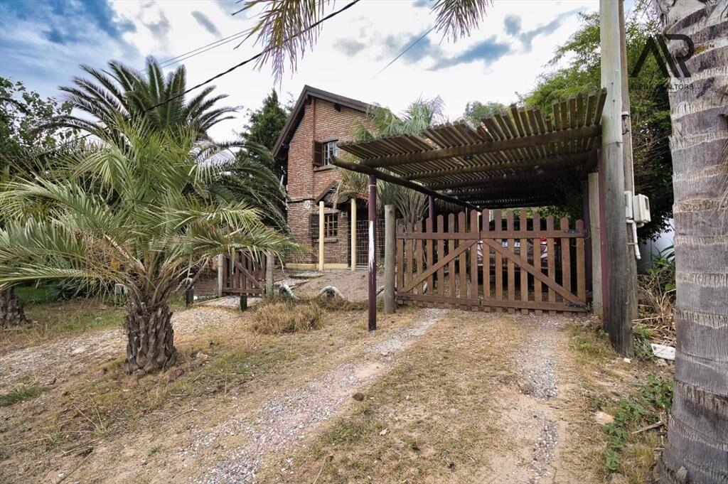 Casa en venta c/ cochera en Biarritz