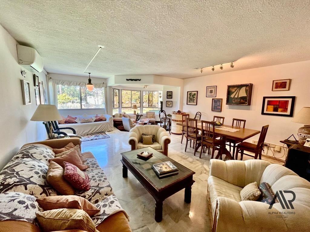 Apartamento en venta c/ cochera en Cantegril