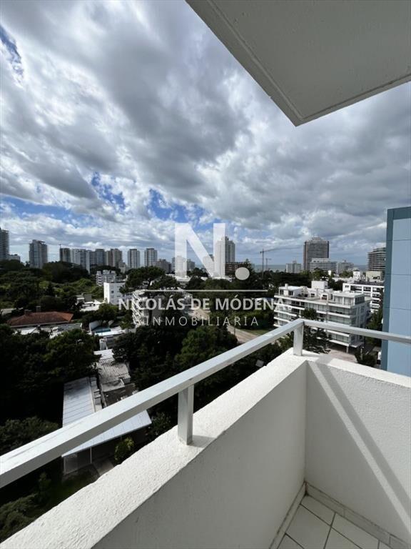 Oportunidad ! Vende apartamento de 3 dormitorios