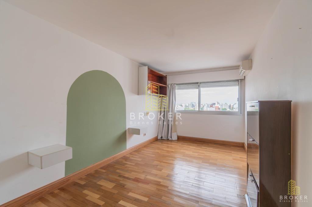Penthouse de 4 dormitorios en Golf Punta Carretas