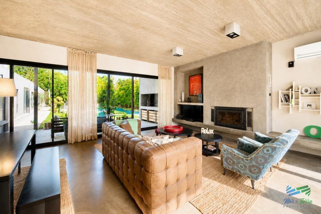 Excelente Casa de 3 Dormitorios en Barrio La - y