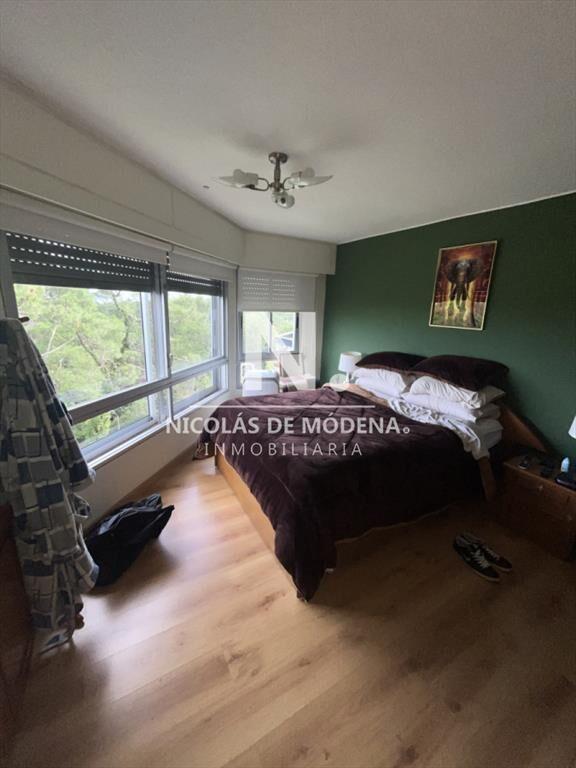 Vende apartamento de 3 dormitorios en Punta del
