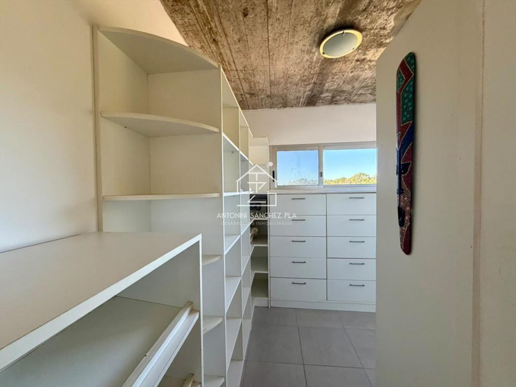 CASA EN VENTA DE 3 DORMITORIOS EN SUITE EN SAN A