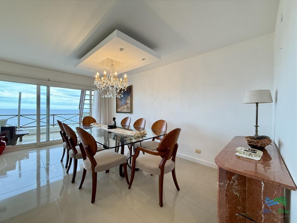 En venta apartamento 3 dormitorios en frente al