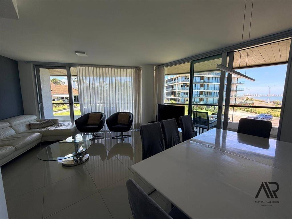 Apartamento en alquiler anual c/ cochera en Pinares