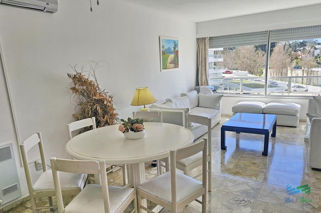 Alquilo apartamento 2,5 dormitorios en playa mansa, complej