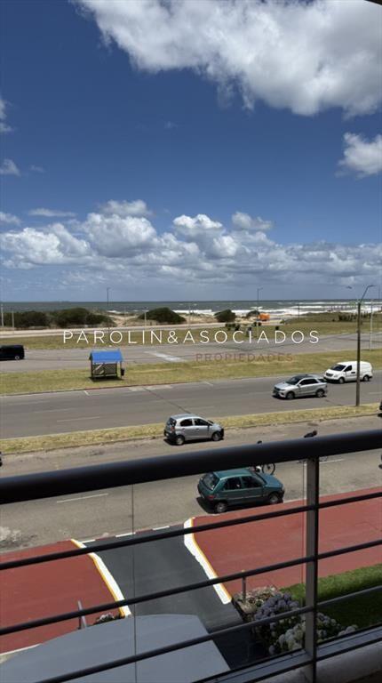 Apartamento de 2 dormitorios y medio en venta en