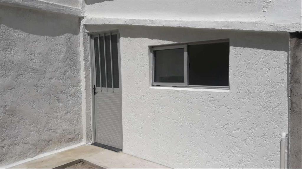 Terreno de 7 hectáreas con tres casas y otras mejoras.