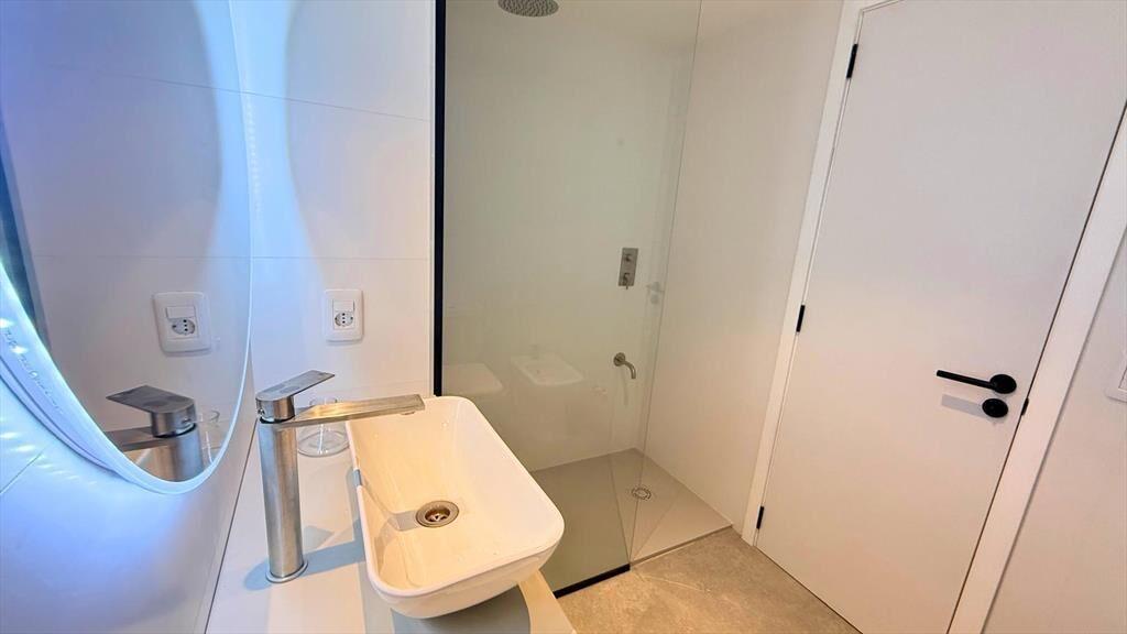Venta Apartamento Buceo 2 dormitorios 2 baños garaje a estr