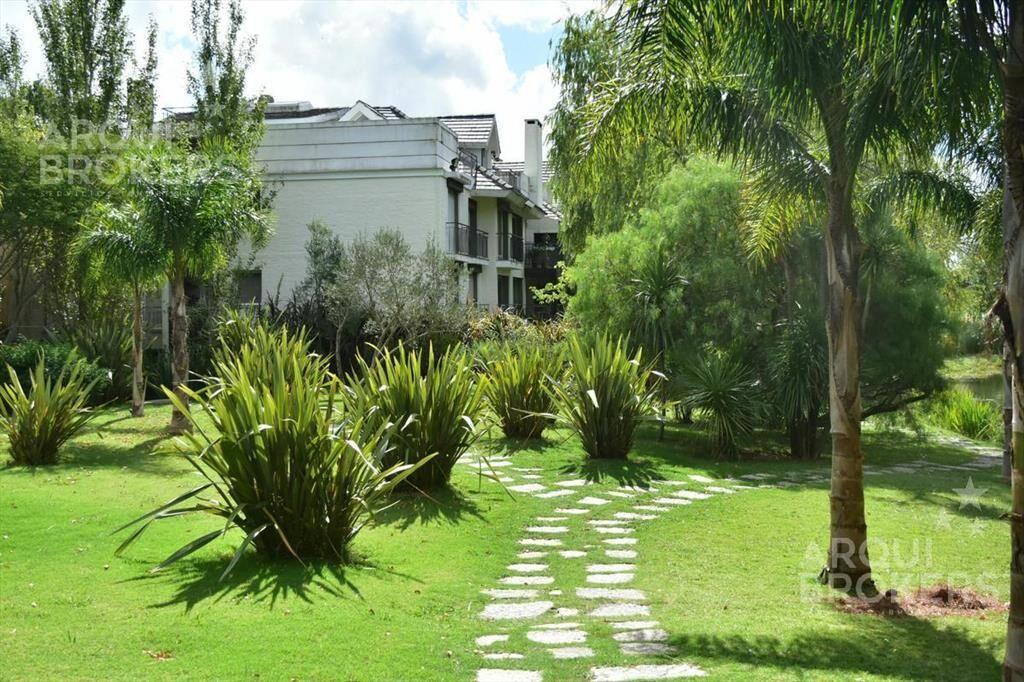 Apartamento de tres dormitorios en venta en Haras del Lago