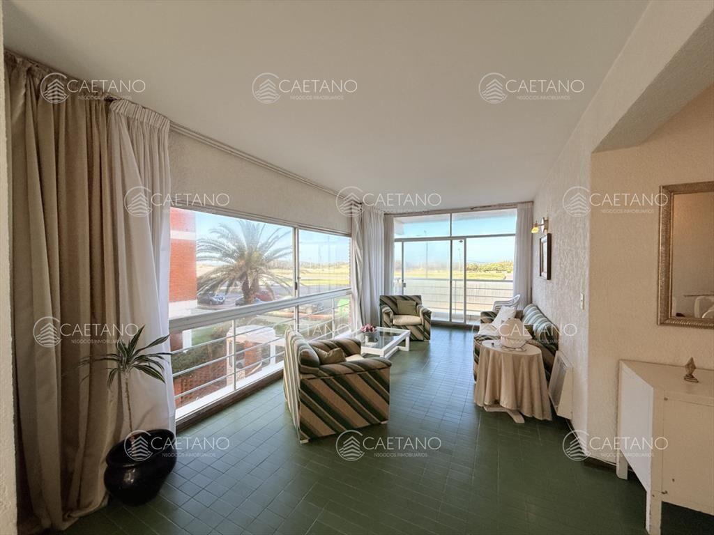 Venta apartamento 2 dormitorios frente al mar -