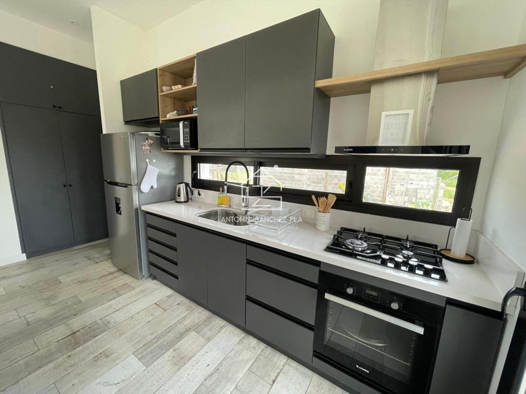 Moderna casa 3 dormitorios en tranquilo entorno, Temporada