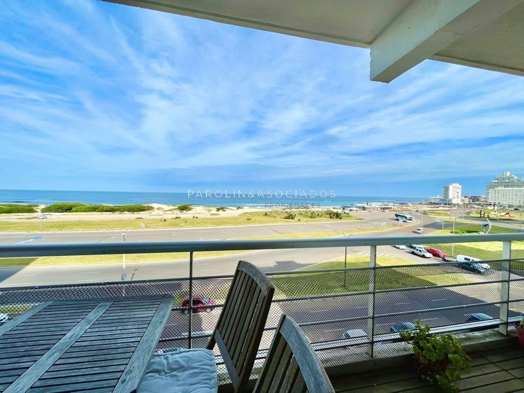 Apartamento de 2 dormitorios en playa Brava, del