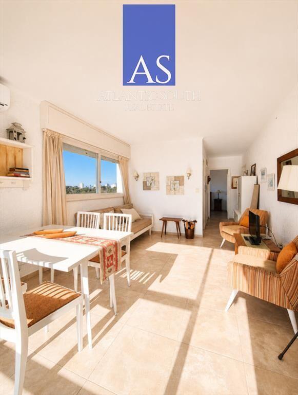Apartamento de 1 dormitorio con vista al mar y en