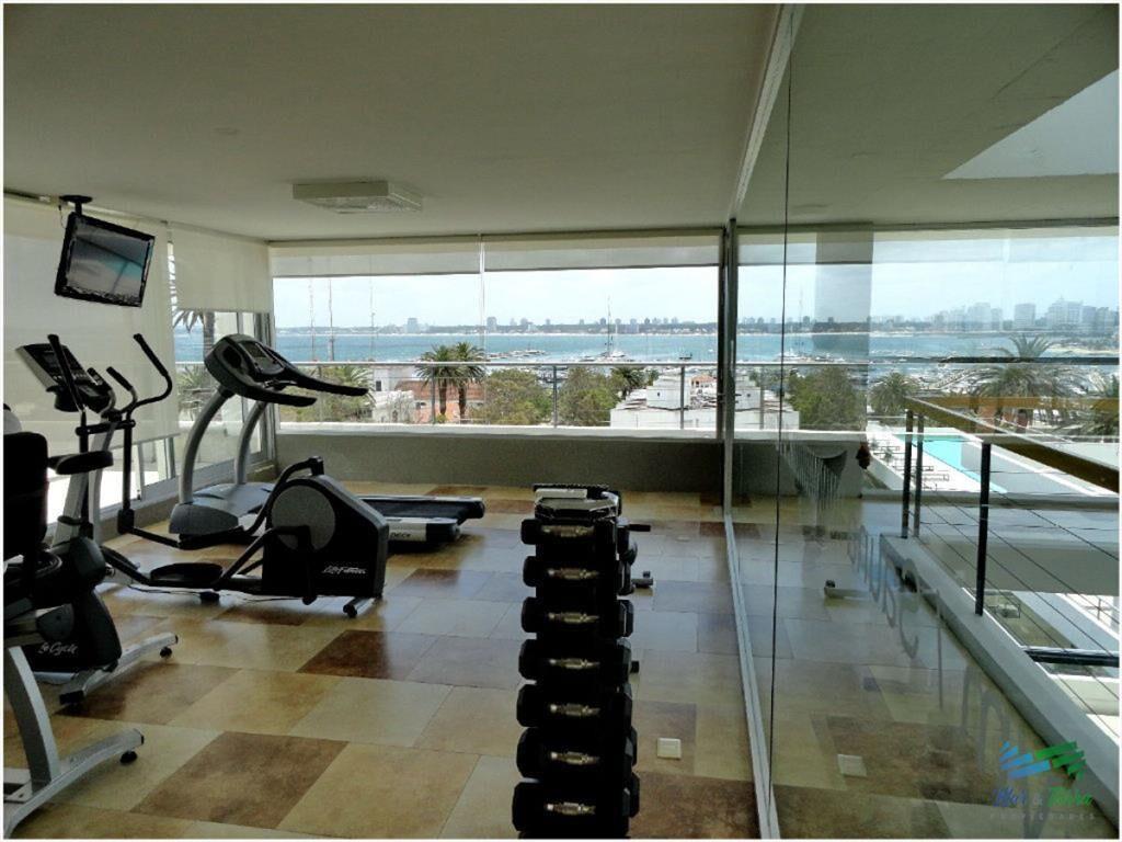 Vendo apartamento a 1 cuadra del puerto, edificio