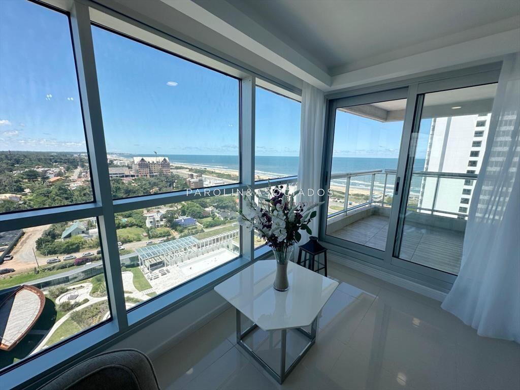 Apartamento en venta de 3 dormitorios en torre