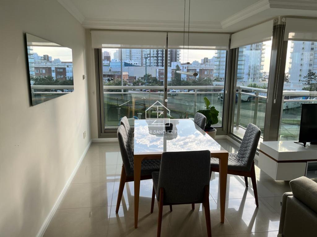 Departamento de 2 dormitorios en alquiler en Torre Imperial