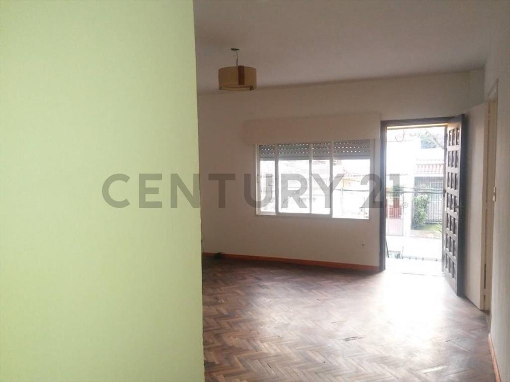 Venta casa La Blanqueada.3 dormitorios,garaje.Prox Luis A...