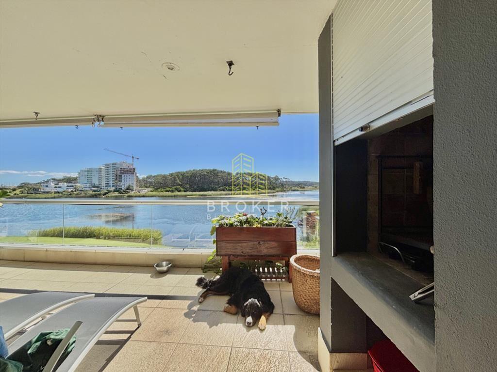 Venta apartamento 2 dormitorios punta del este parrillero e
