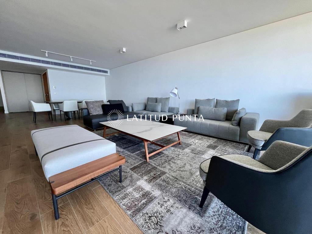 Apartamento en piso alto de 3 dormitorios con al