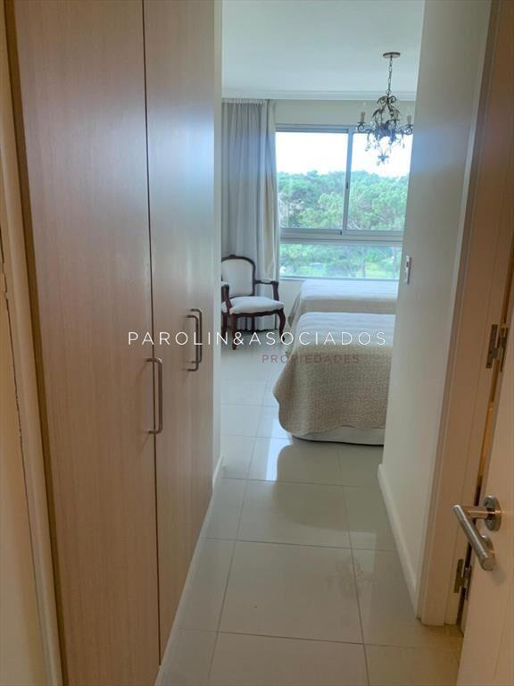 Apartamento de 3 dormitorios + dependencia en Ocean Drive I