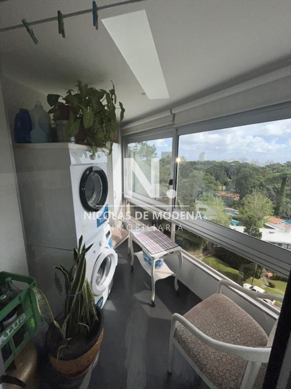 Vende apartamento de 3 dormitorios en Punta del