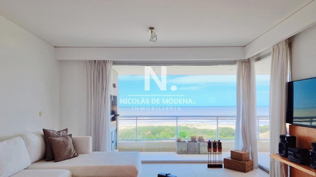 Apartamento esquinero en primera linea de la 4