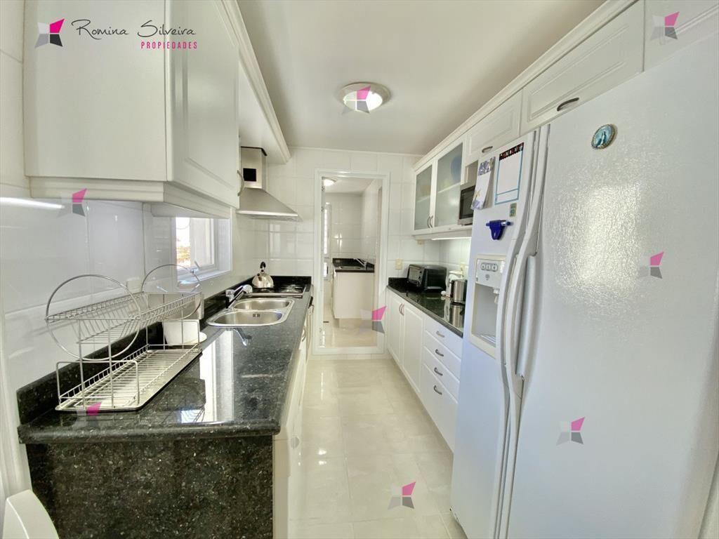 APARTAMENTO DE 3 DORMITORIOS EN ALQUILER - PLAYA