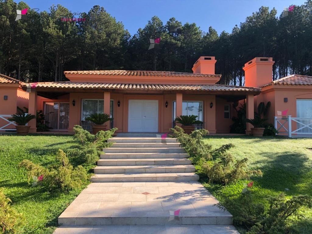 VENTA DE CASA DE 4 DORMITORIOS EN PUNTA BALLENA LAPATAIA PU