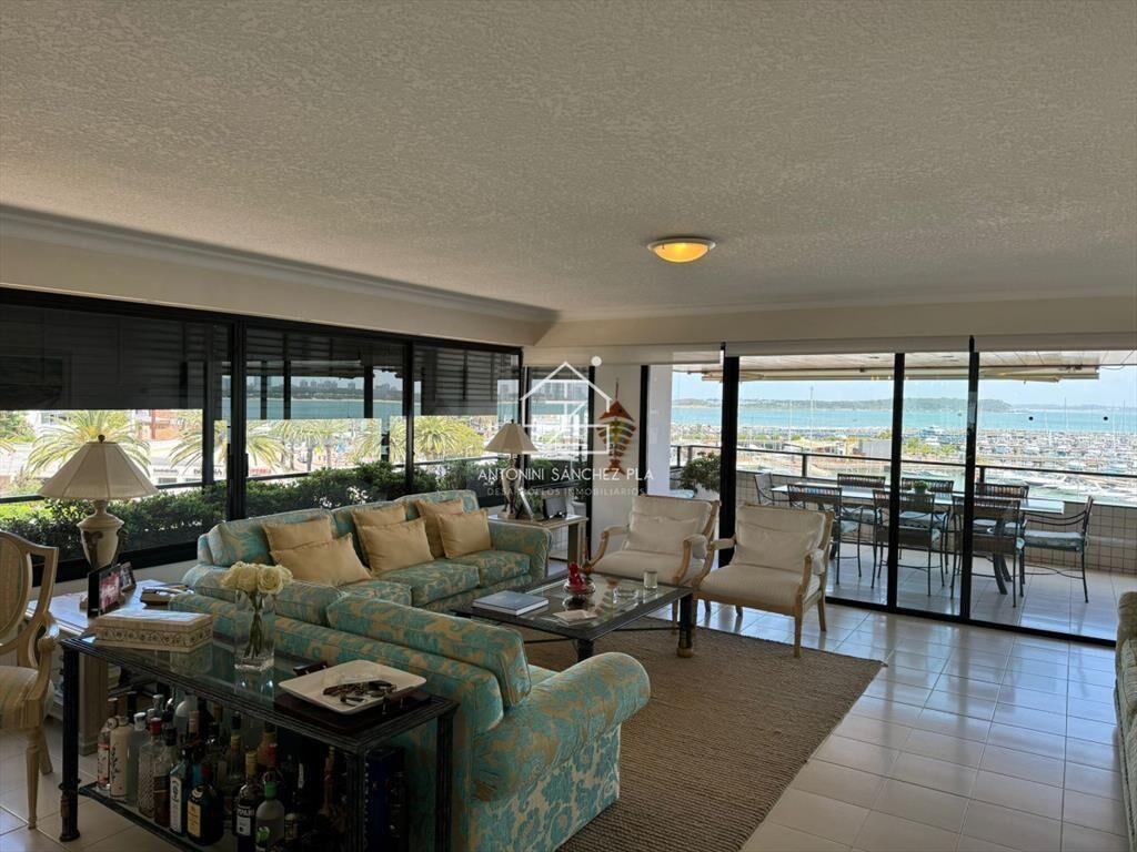 Apartamento en Venta de 3 Dormitorios en Punta del este , P