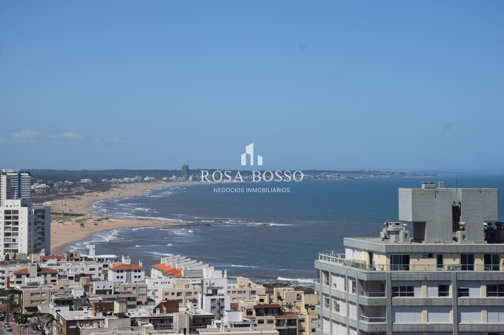 Apto en península, a 300 metros del mar.
