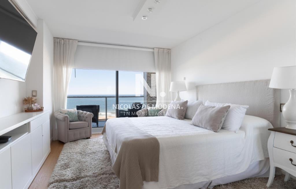 Vende apartamento de 2 dormitorios en Brava Punta