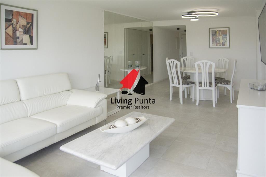 Vende apartamento de 2 dormitorios y medio en del